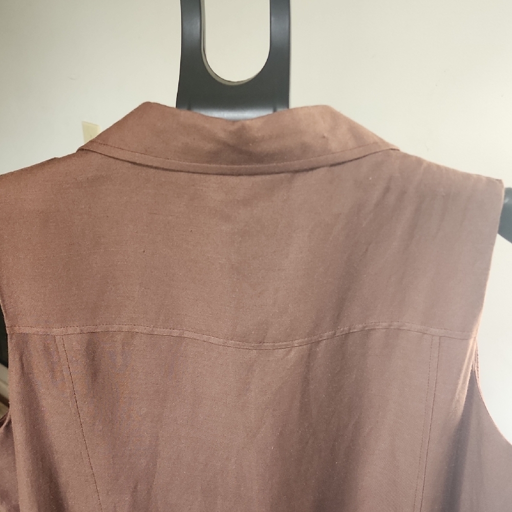 Sleeveless Tie-Waist Midi Shirtdress in Taupe - Picture 7 of 13